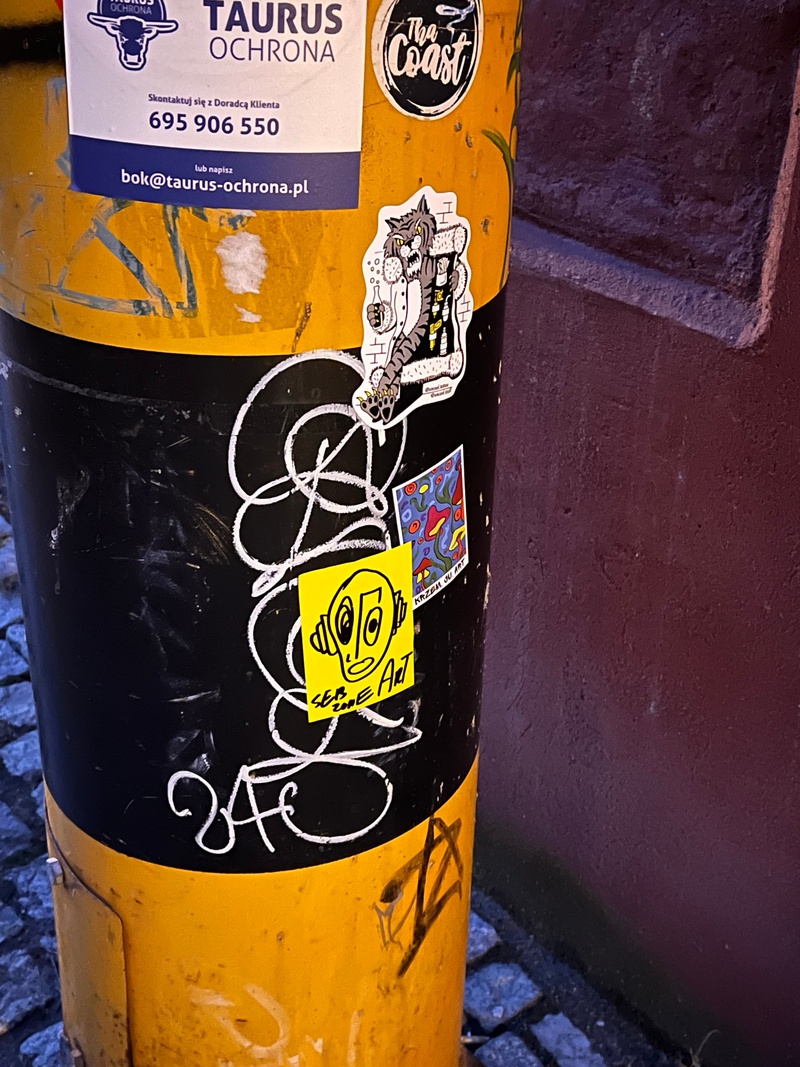 mural in Toru艅 by artist unknown.