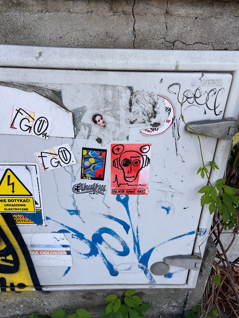 mural in Warszawa by artist unknown.