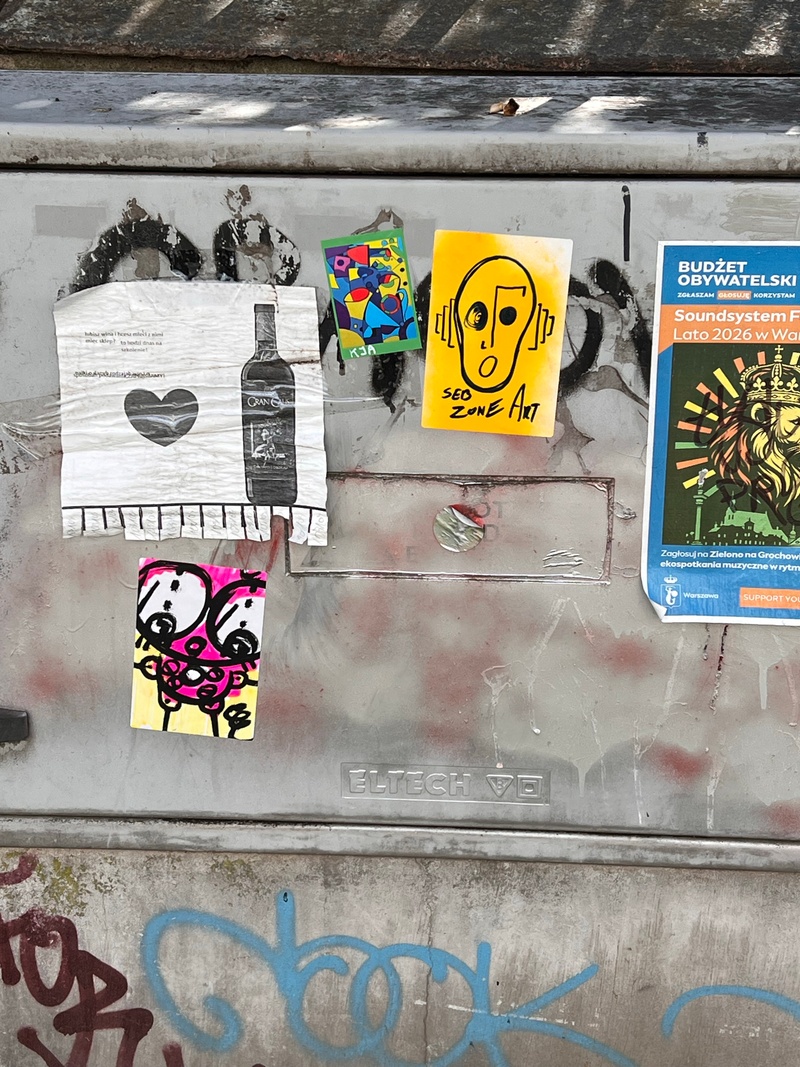 mural in Warszawa by artist unknown.