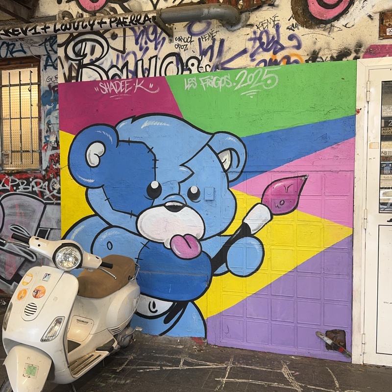 mural in Paris by artist unknown.