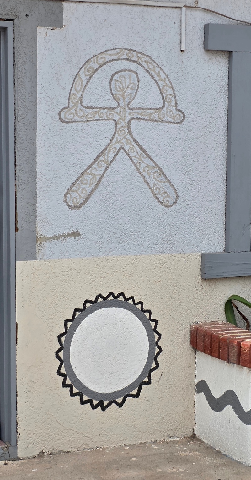 mural in Villa Alberto Andrés Alvarado by artist unknown.