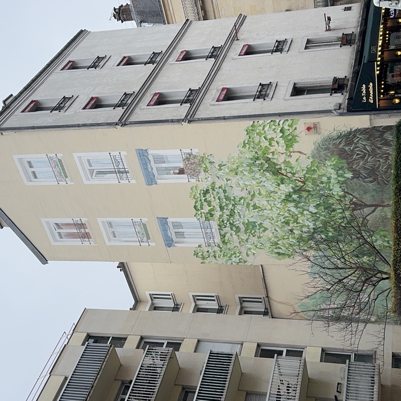 mural in Levallois-Perret by artist unknown.