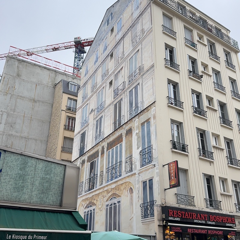 mural in Levallois-Perret by artist unknown.