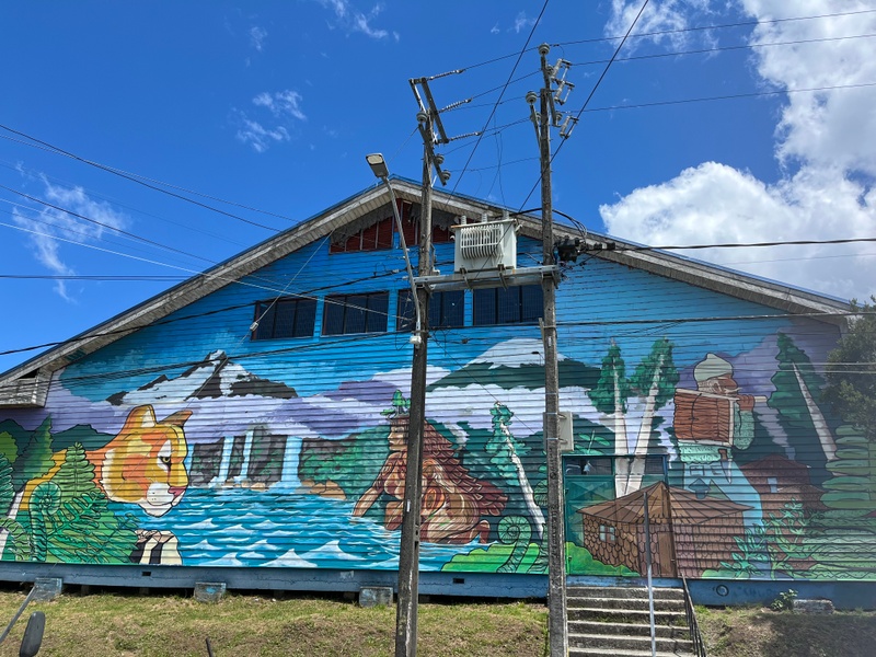 mural in Hualaihué by artist unknown.