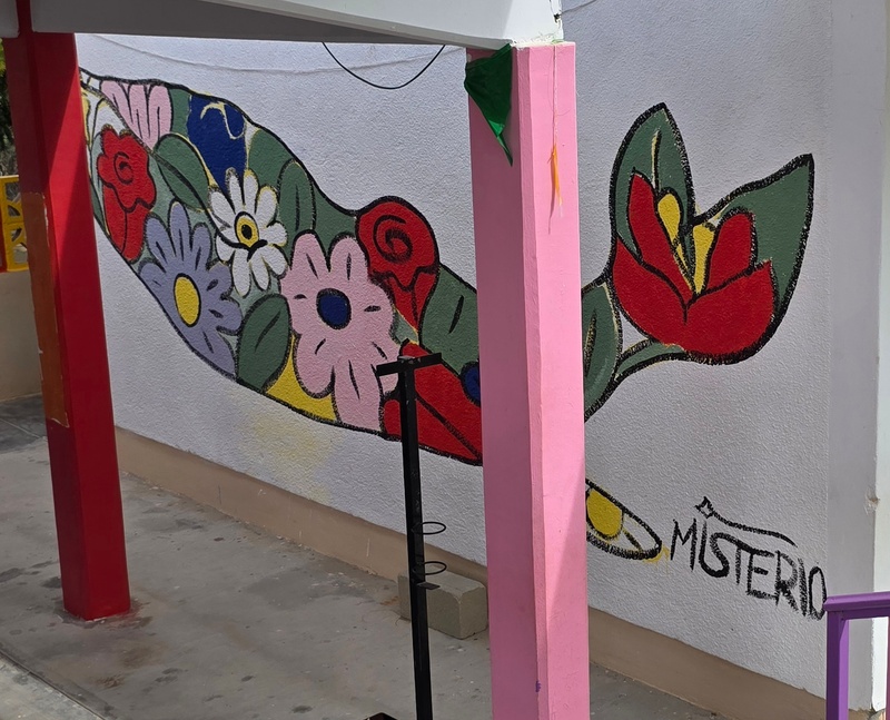 mural in La Ribera by artist unknown.
