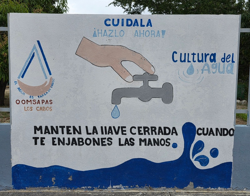 mural in Santiago by artist unknown.