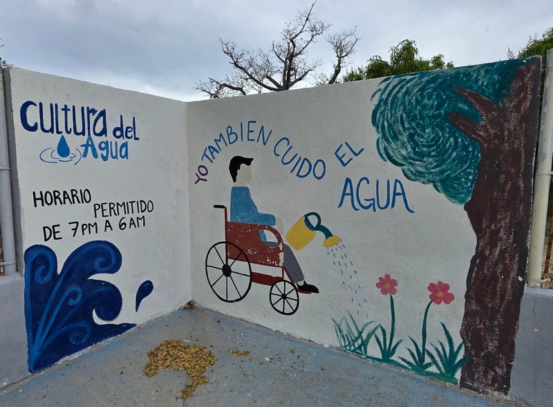 mural in Santiago by artist unknown.