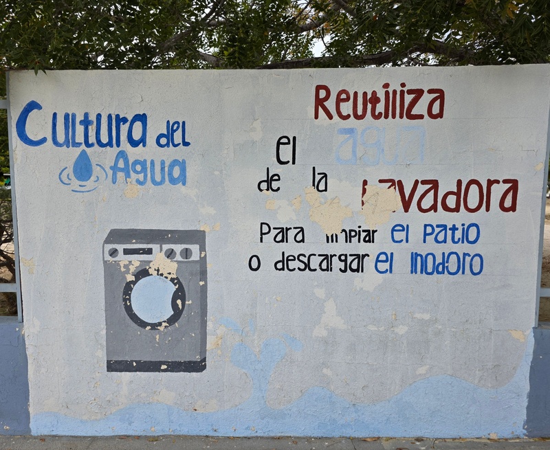 mural in Santiago by artist unknown.