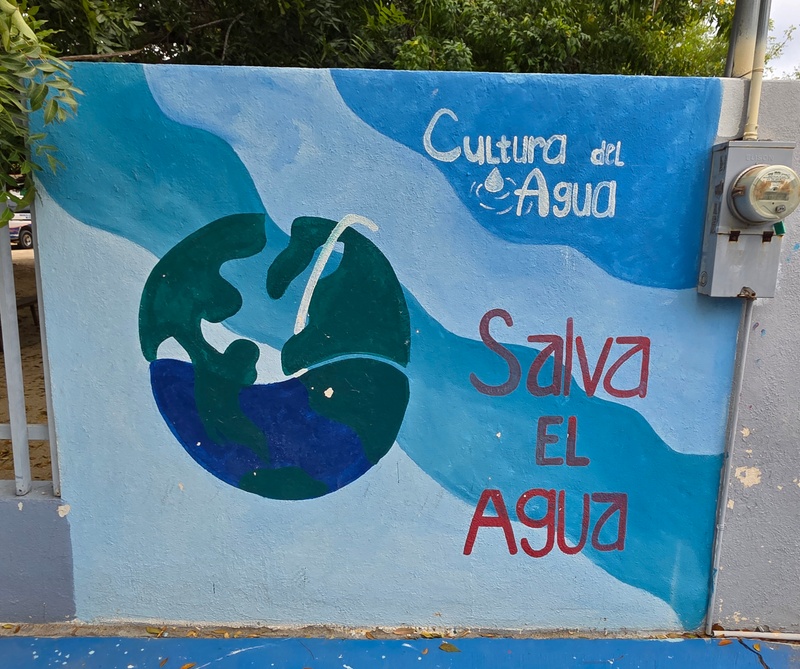 mural in Santiago by artist unknown.