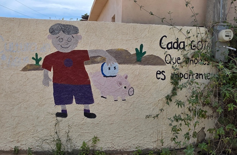 mural in La Ribera by artist unknown.