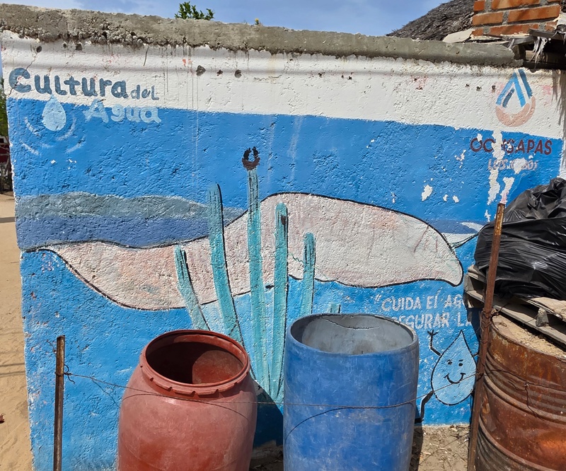 mural in La Ribera by artist unknown.