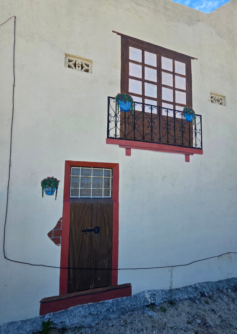 mural in Buenos Aires by artist unknown.