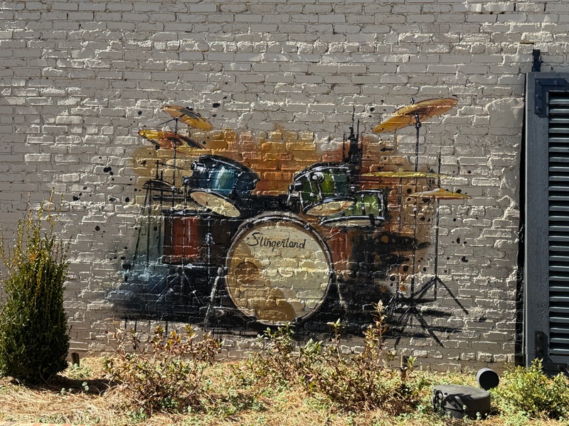 mural in Scottsboro by artist unknown.