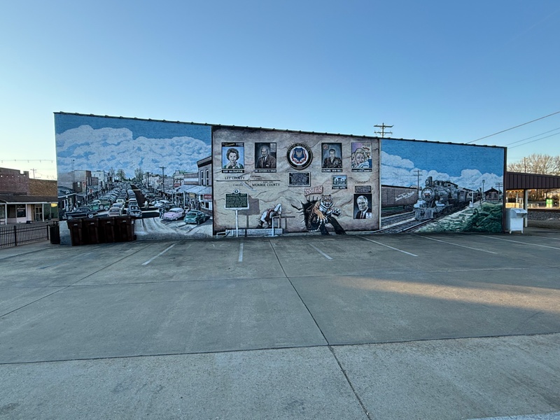 mural in Nettleton by artist unknown.
