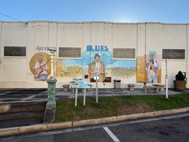 mural in Aberdeen by artist unknown.