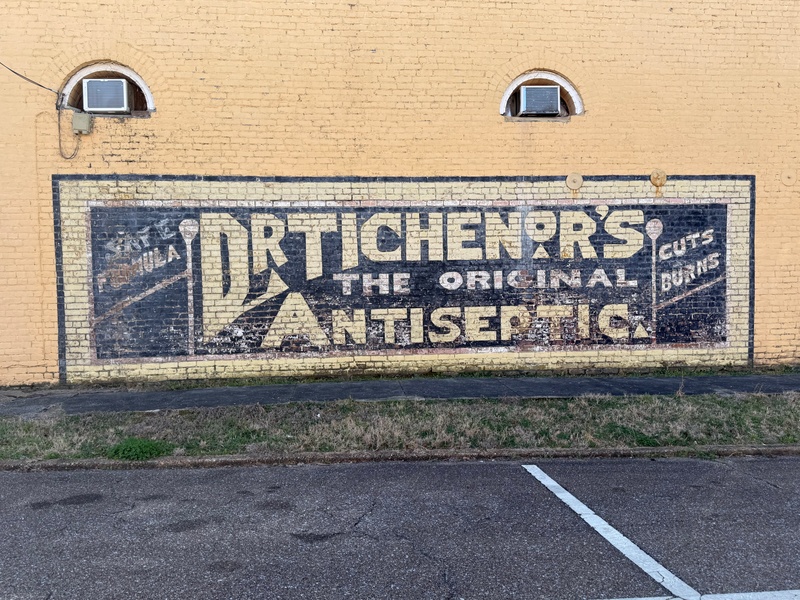 mural in Macon by artist unknown.