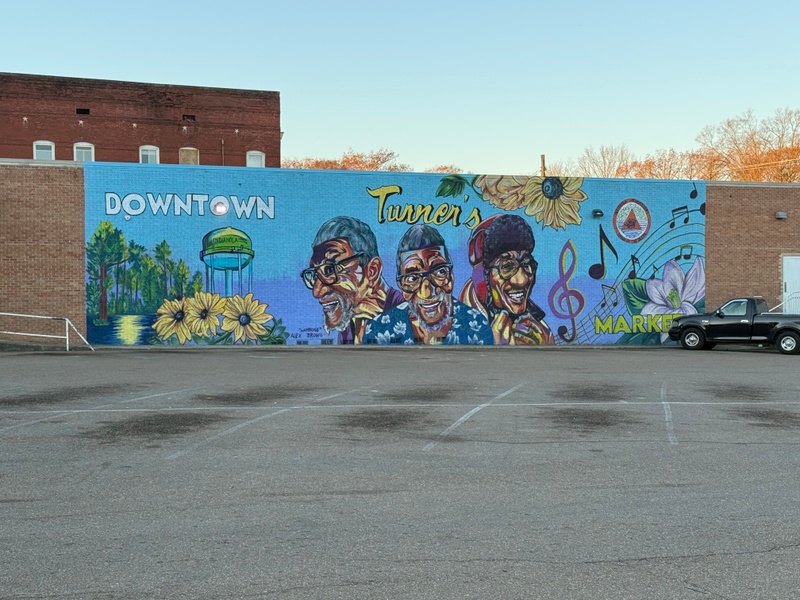 mural in Indianola by artist unknown.