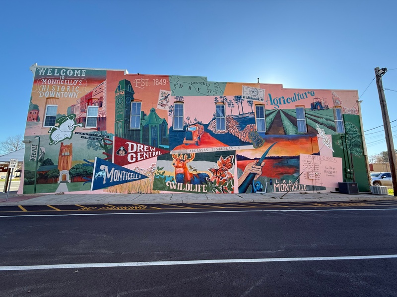 mural in Monticello by artist unknown.