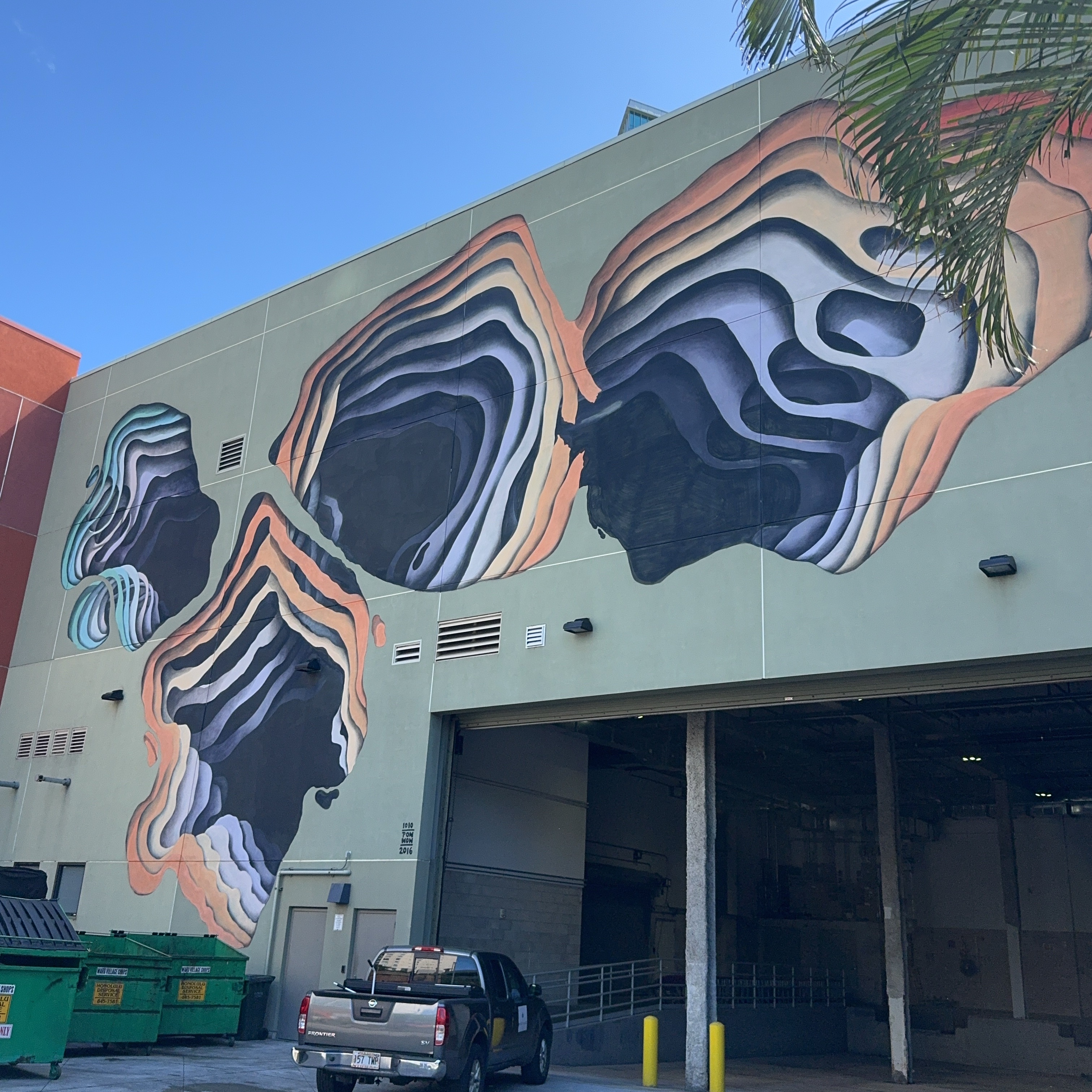 mural in Honolulu by artist 1010.