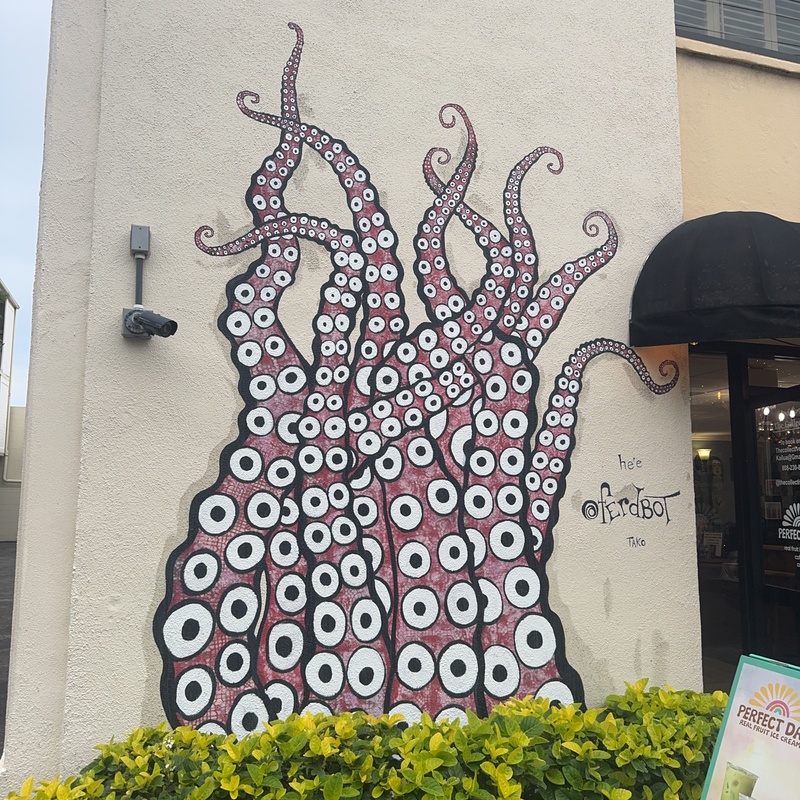 mural in Kailua by artist unknown.