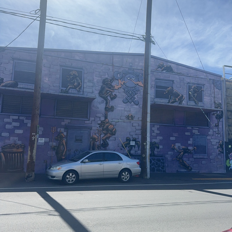 mural in Honolulu by artist unknown.