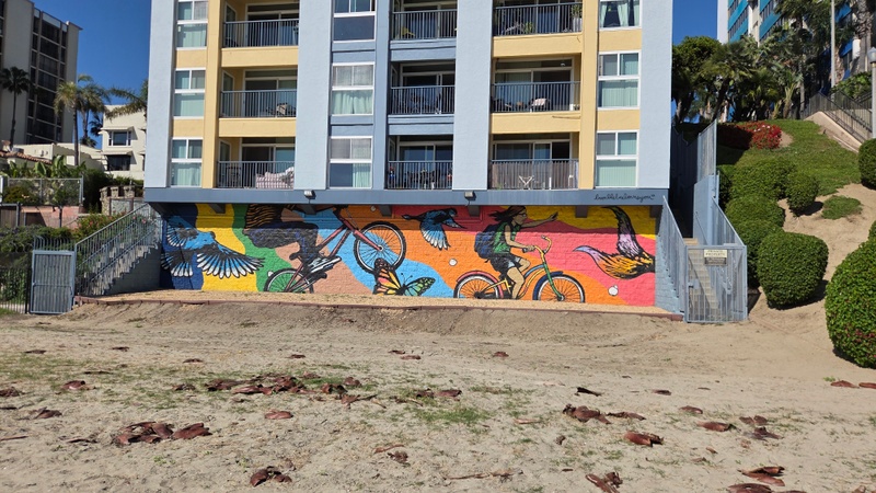 mural in Long Beach by artist Bumblebeelovesyou.