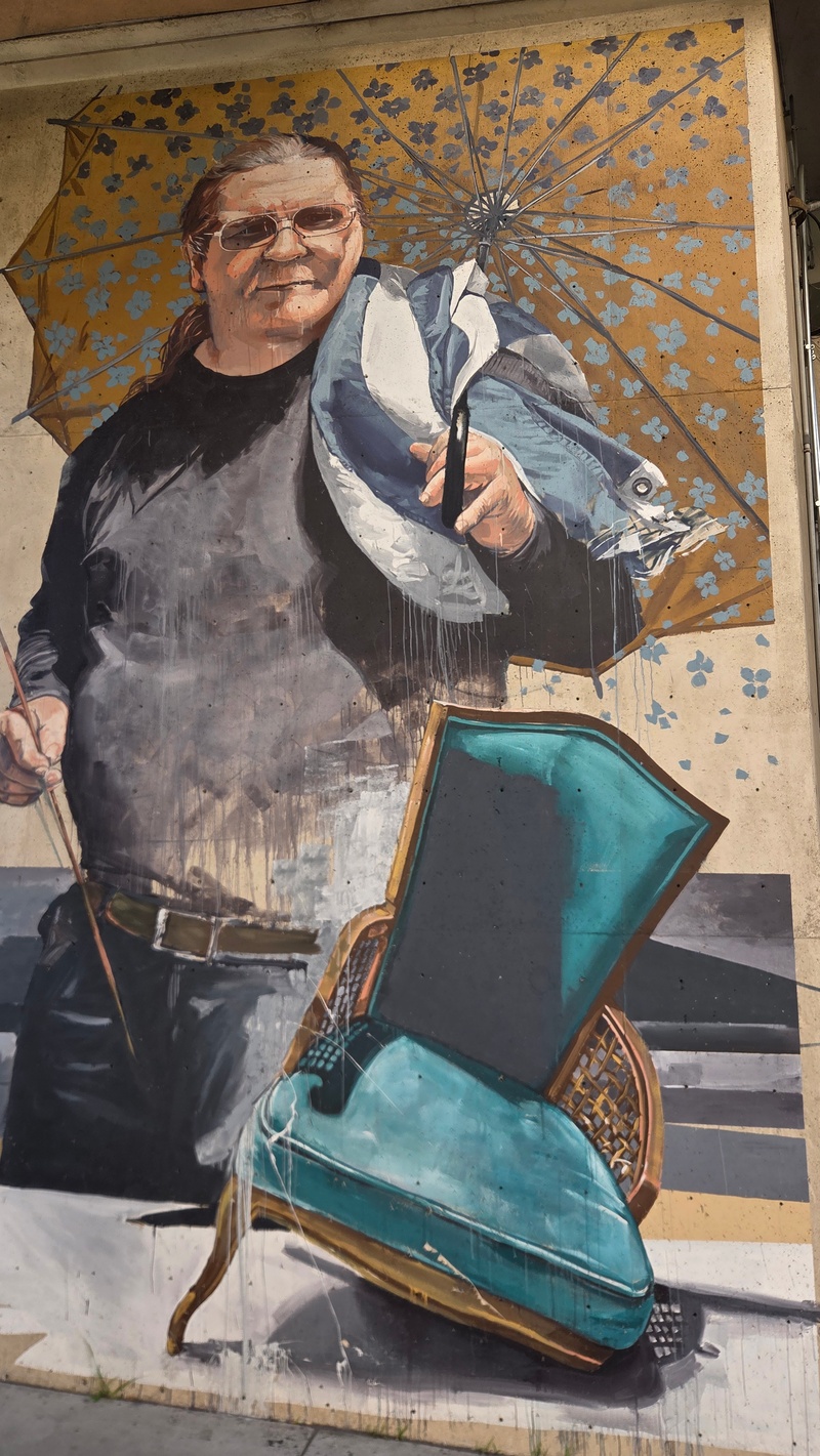 mural in Long Beach by artist unknown.