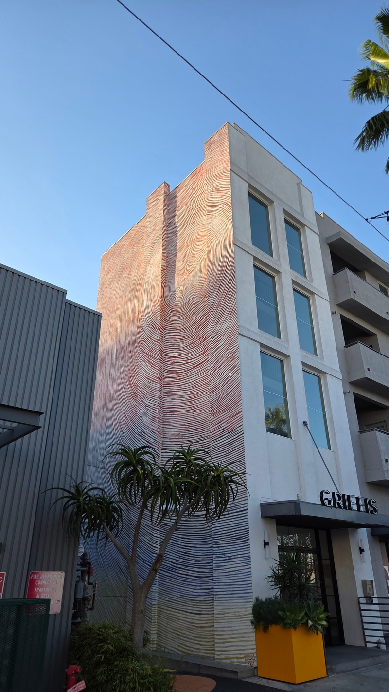 mural in Long Beach by artist unknown.