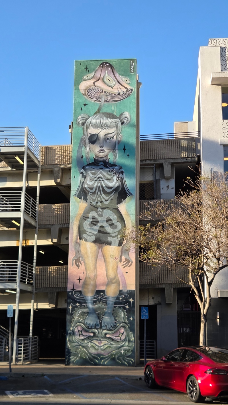 mural in Long Beach by artist unknown.