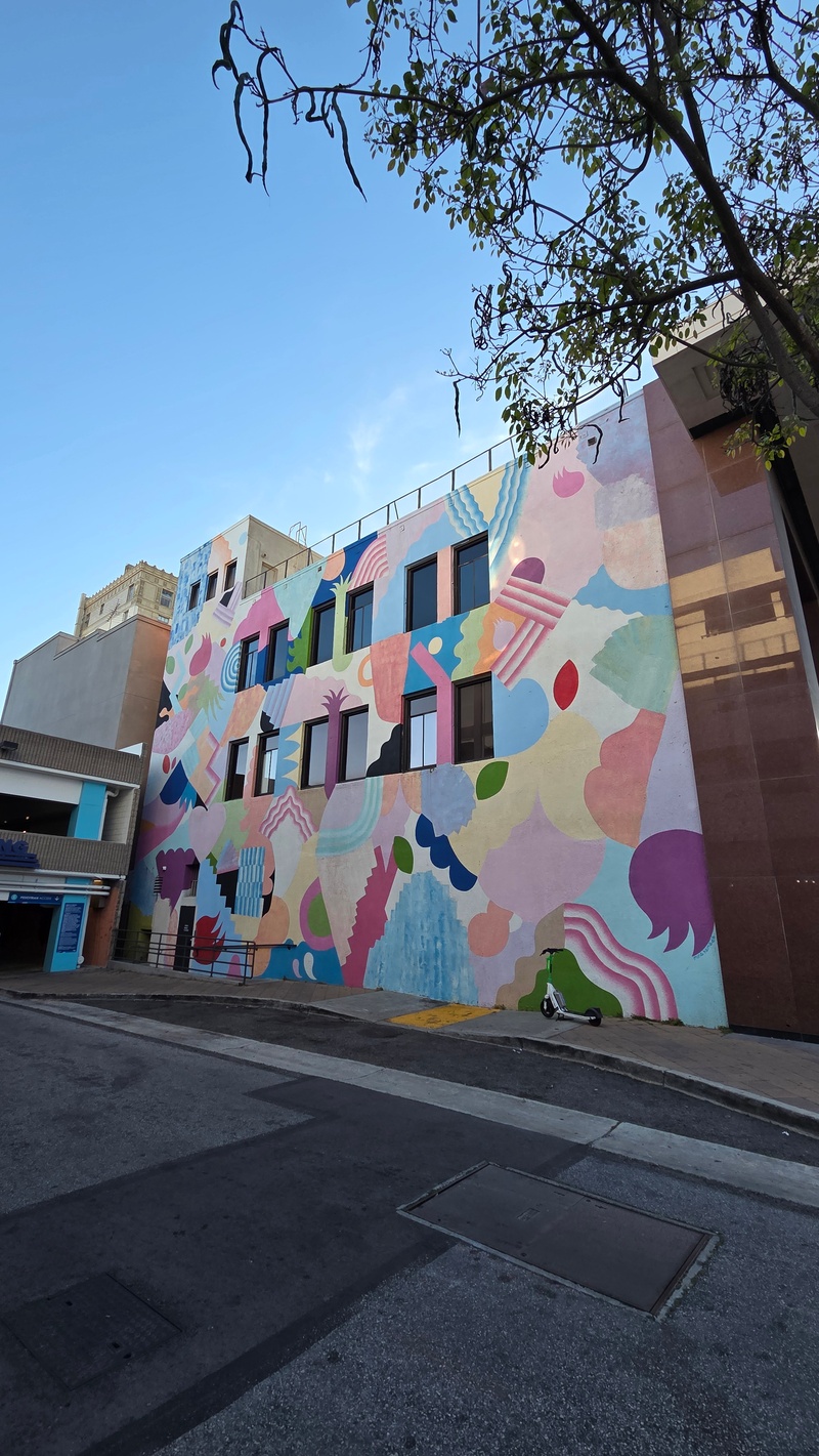 mural in Long Beach by artist Mina Hamada.