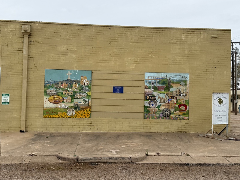 mural in Ballinger by artist unknown.