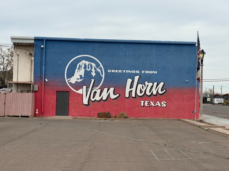 mural in  by artist unknown.