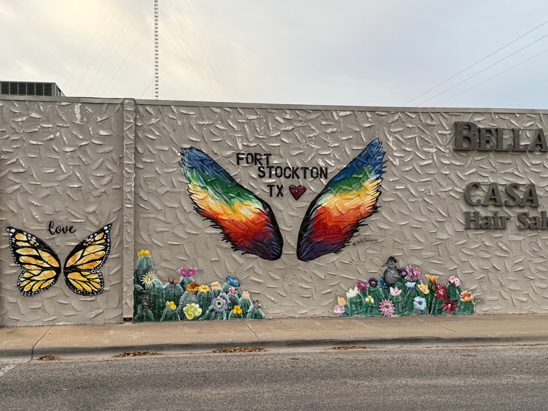 mural in  by artist unknown.