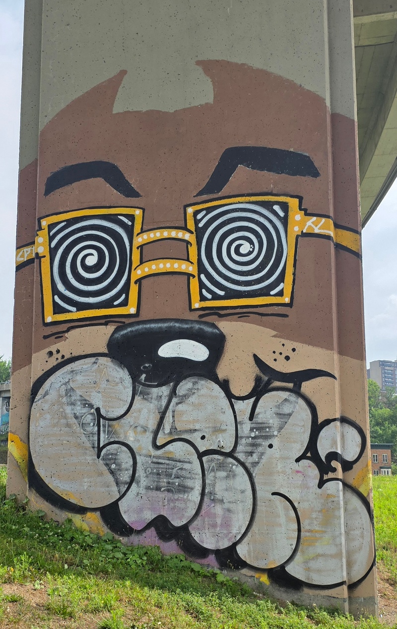 mural in Québec by artist unknown.