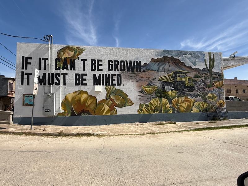 mural in Miami by artist unknown.