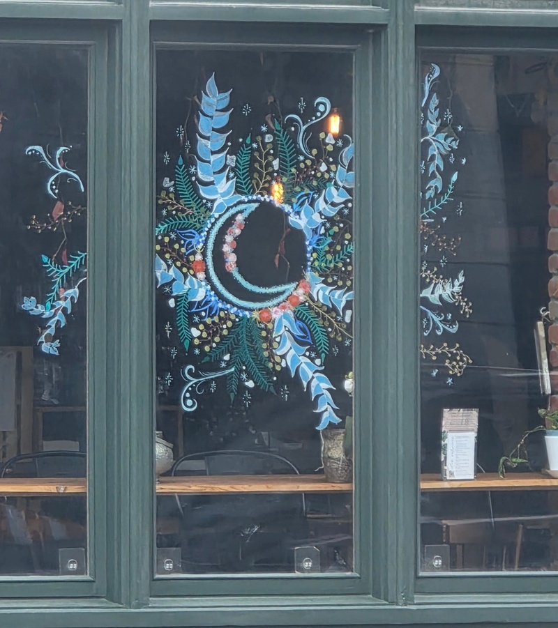 mural in Québec by artist unknown.