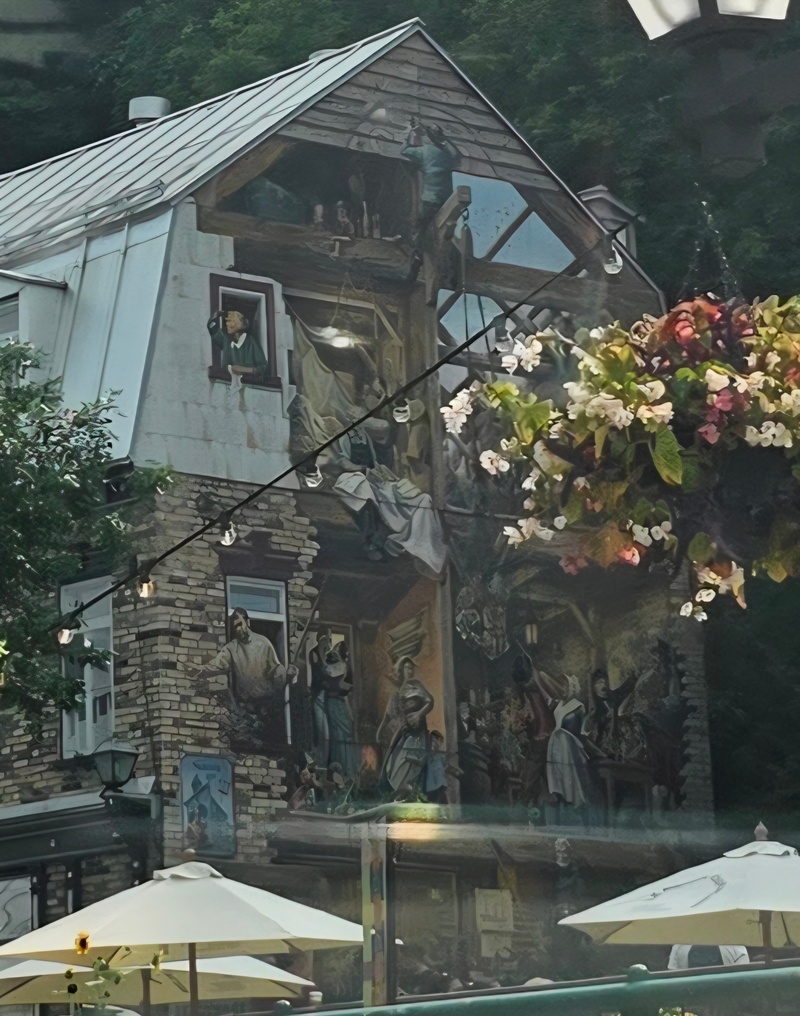 mural in Québec by artist unknown.