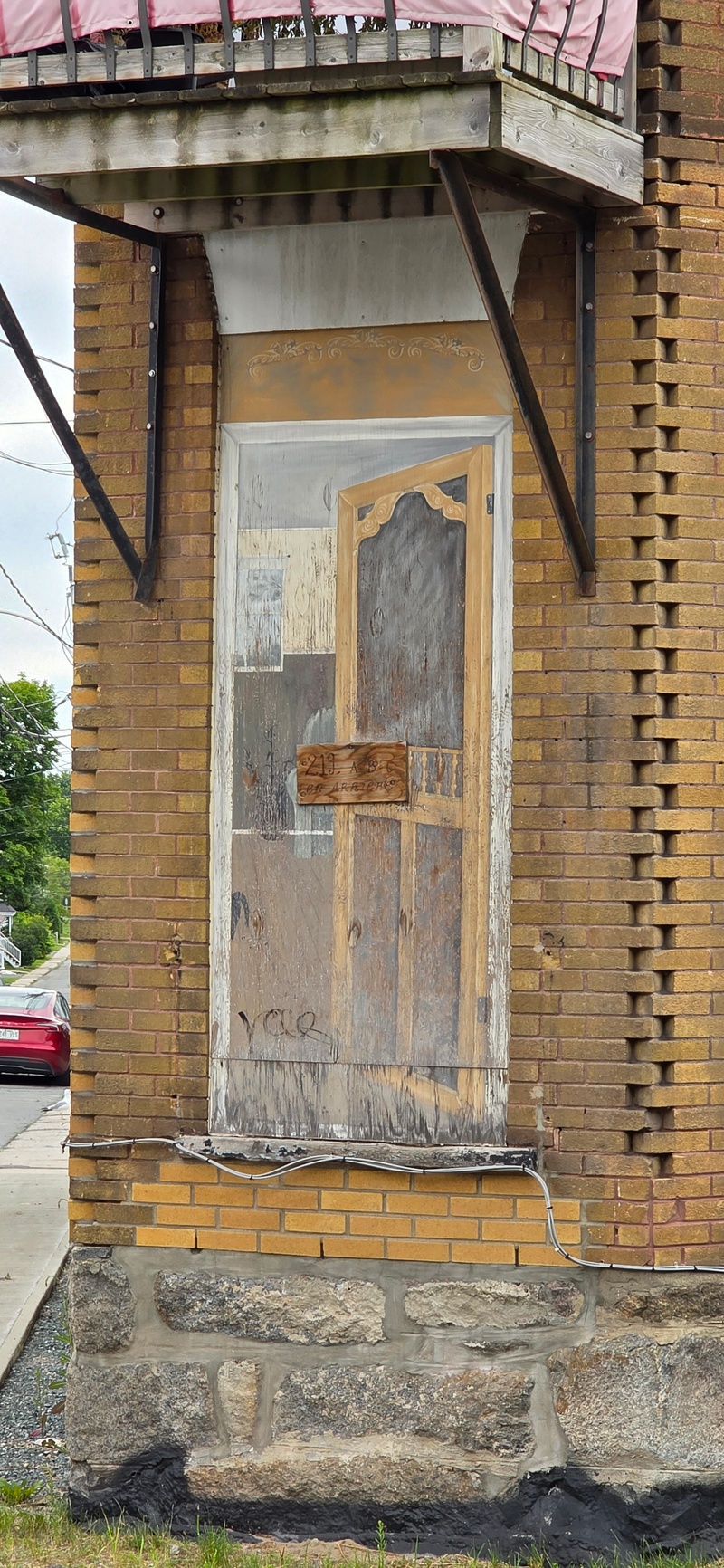 mural in Victoriaville by artist unknown.