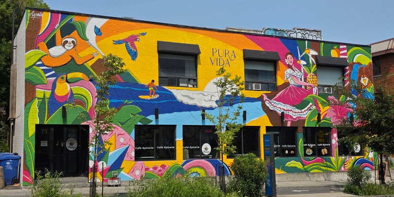 mural in Montréal by artist unknown.
