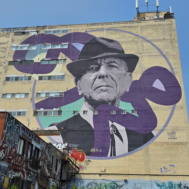 mural in Montréal by artist unknown.