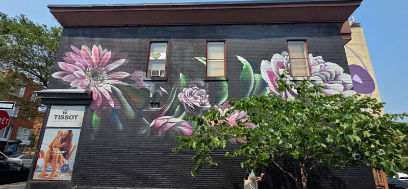 mural in Montréal by artist unknown.