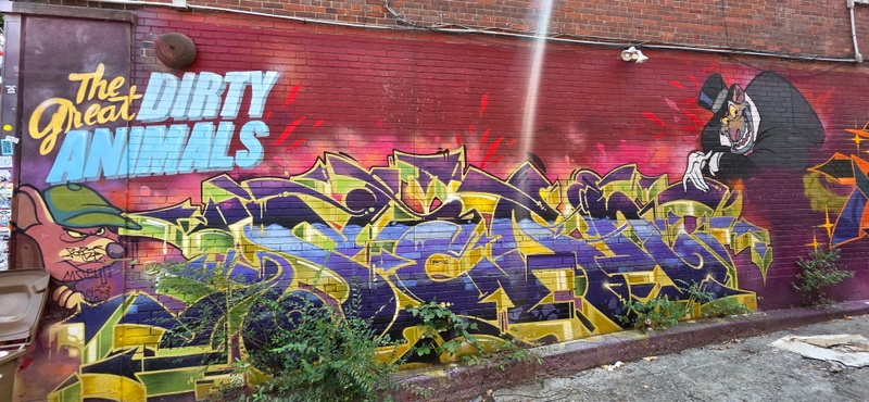 mural in Montréal by artist unknown.
