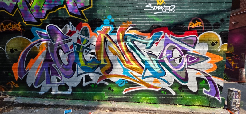 mural in Montréal by artist unknown.