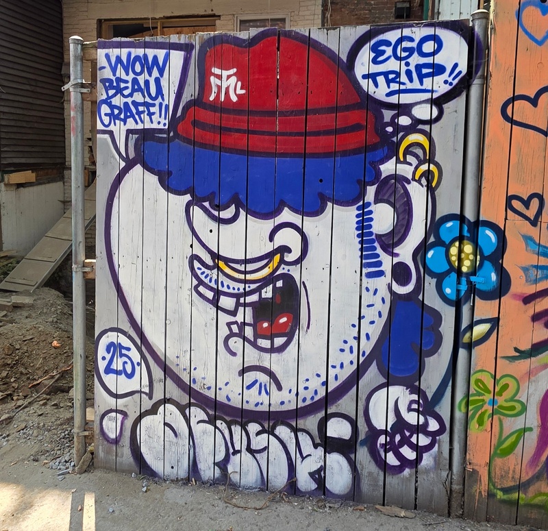 mural in Montréal by artist unknown.