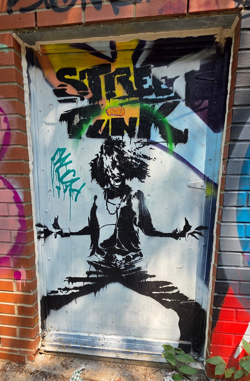 mural in Montréal by artist unknown.