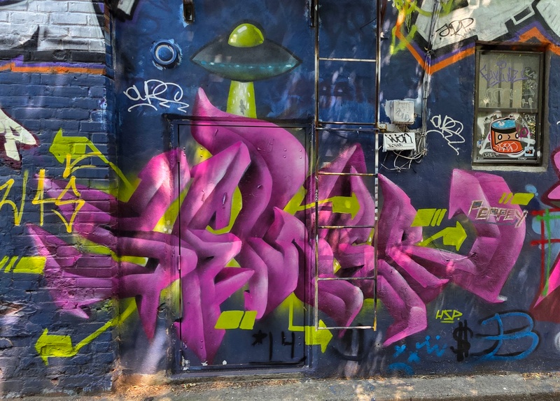 mural in Montréal by artist unknown.