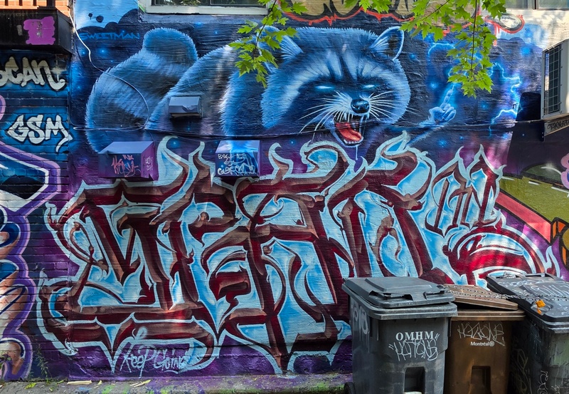 mural in Montréal by artist unknown.