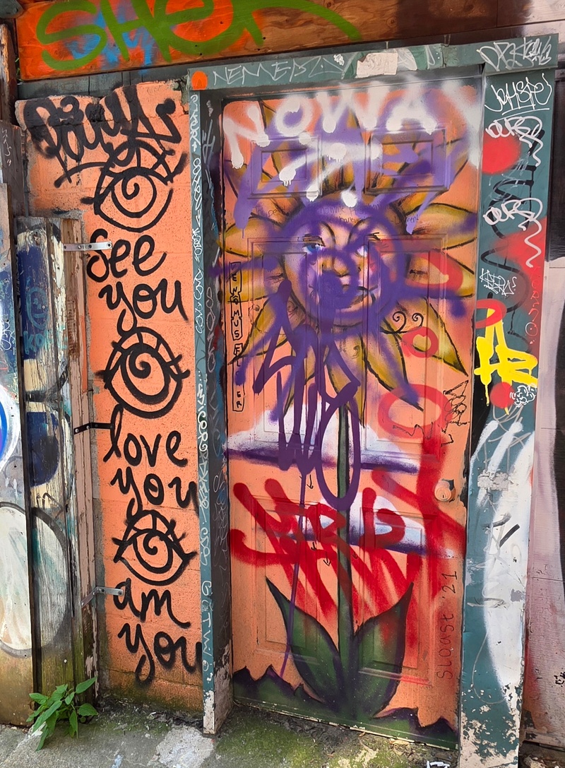 mural in Montréal by artist unknown.