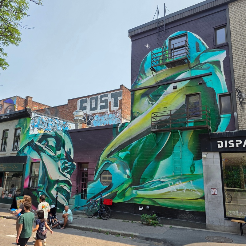mural in Montréal by artist unknown.