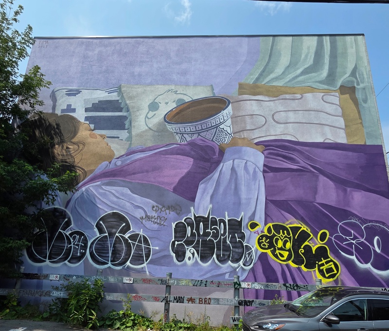 mural in Montréal by artist unknown.